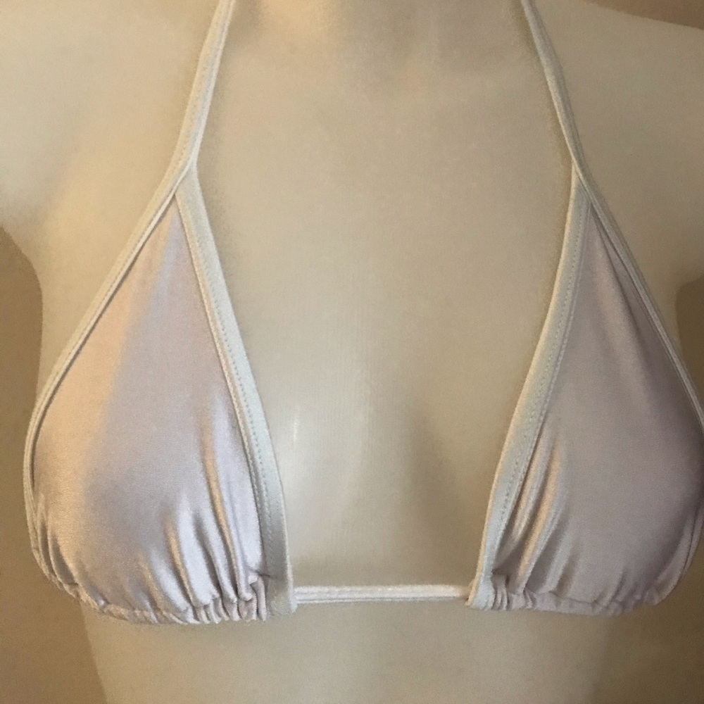 Bikini - Picture 3 of 7